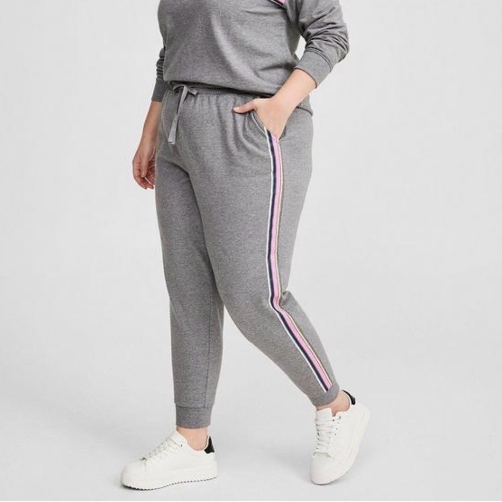 Torrid Super Soft Mid Rise Gray Fleece Joggers Size 4 (26)